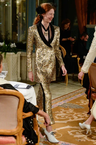 Look 3